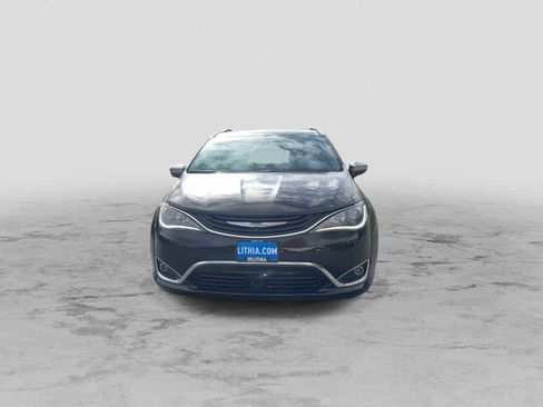 Used 2018 Chrysler Pacifica Limited w/ Advanced Safetytec Group image 3