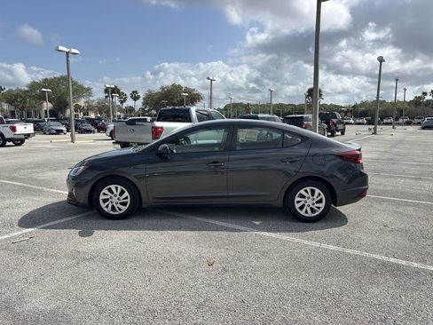 Used 2020 Hyundai Elantra SE FWD image 5