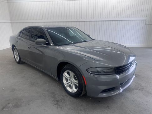 Used 2019 Dodge Charger SXT RWD image 3