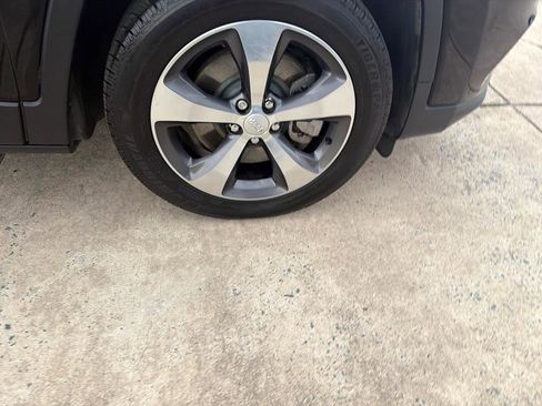 Used 2019 Jeep Cherokee Limited FWD image 35