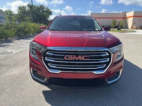 Used 2023 GMC Terrain SLT w/ Tech Package FWD image 2