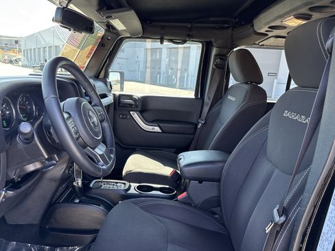 Used 2017 Jeep Wrangler Unlimited Sahara w/ Connectivity Group image 16