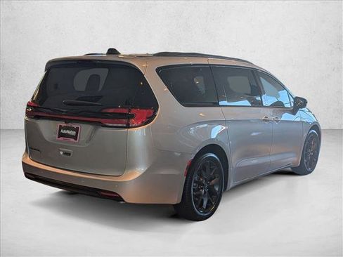 New 2026 Chrysler Pacifica Select w/ S Appearance Package image 2