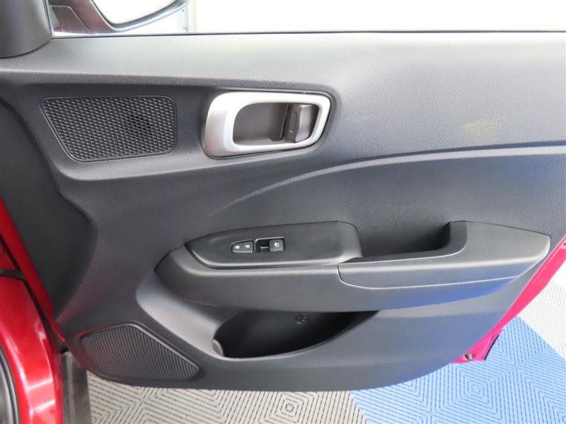 Used 2025 Hyundai Venue SEL FWD image 31