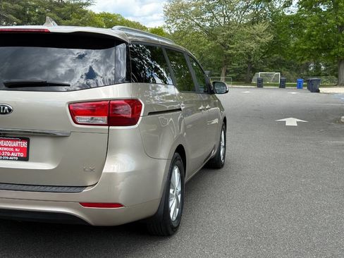 Used 2016 Kia Sedona LX FWD image 6
