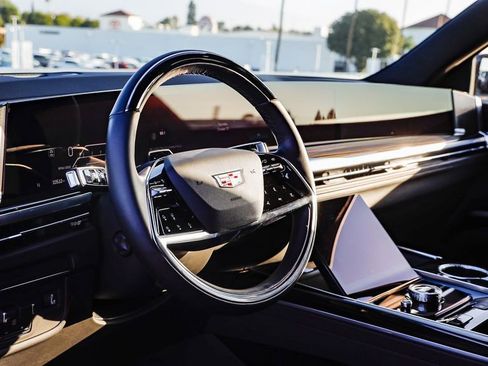 Used 2025 Cadillac Escalade Premium Luxury image 22