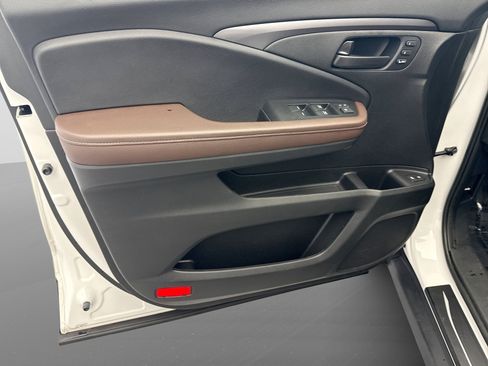 Used 2025 Honda Passport EX-L image 9