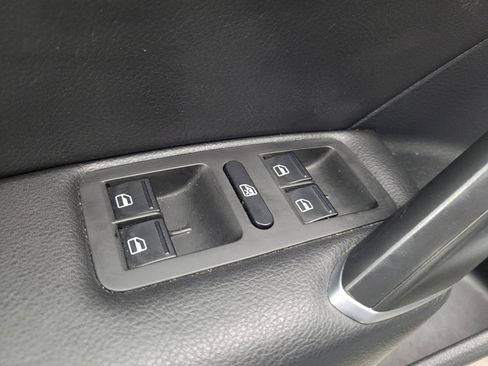 Used 2018 Volkswagen Passat 2.0T SE image 27