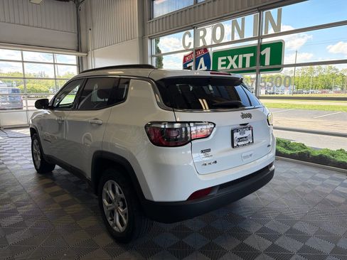 Used 2024 Jeep Compass Latitude AWD/4WD image 4