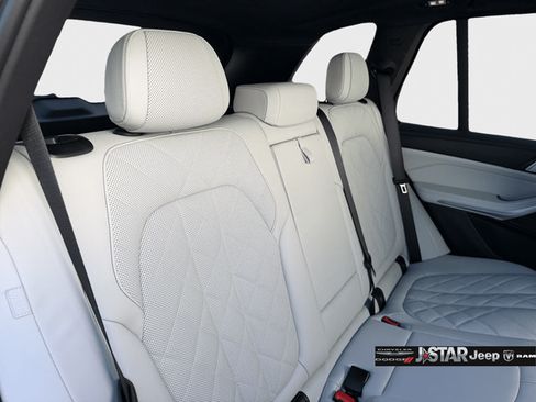 Used 2024 BMW X5 sDrive40i w/ M Sport Package RWD image 29