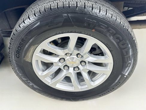 Used 2021 Chevrolet Silverado 1500 LT AWD/4WD image 40