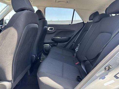 Used 2021 Hyundai Venue SE FWD image 24