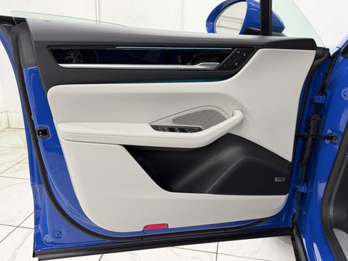 New 2026 Porsche Macan 4 Electric image 27