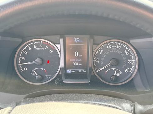 Used 2023 Toyota Tacoma TRD Off-Road w/ Technology Package AWD/4WD image 21