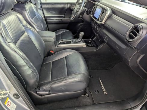 Used 2020 Toyota Tacoma Limited image 34