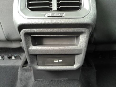 Used 2022 Volkswagen Taos SEL w/ Panoramic Sunroof Package image 27