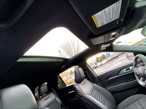 Used 2025 Ford Explorer ST-Line image 13