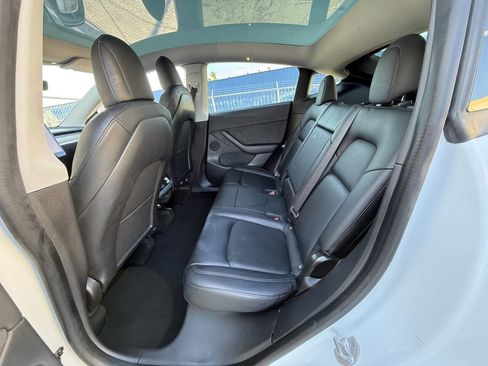 Used 2021 Tesla Model Y Long Range AWD/4WD image 21