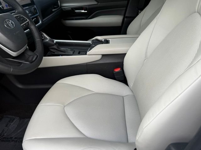 Used 2024 Toyota Grand Highlander FWD image 11