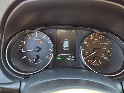 Used 2017 Nissan Rogue SV FWD image 16