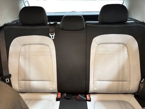 Certified 2025 Hyundai Venue SEL image 17