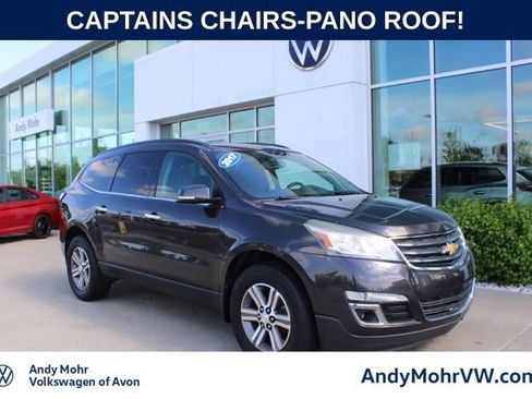 Used 2017 Chevrolet Traverse LT FWD image 1