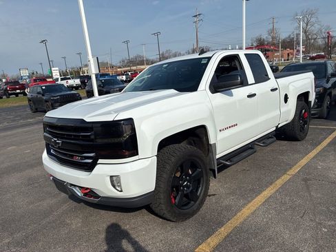 Used 2018 Chevrolet Silverado 1500 LT w/ Redline Edition image 2