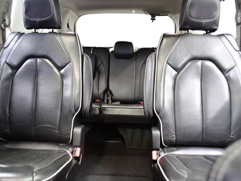 Used 2023 Chrysler Pacifica Limited FWD image 14