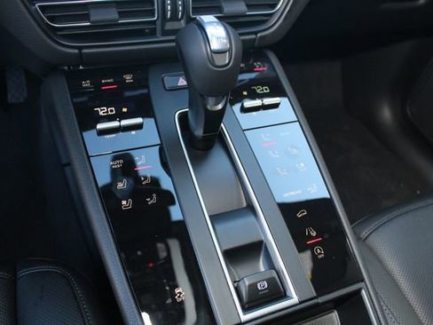 New 2026 Porsche Macan Base image 16