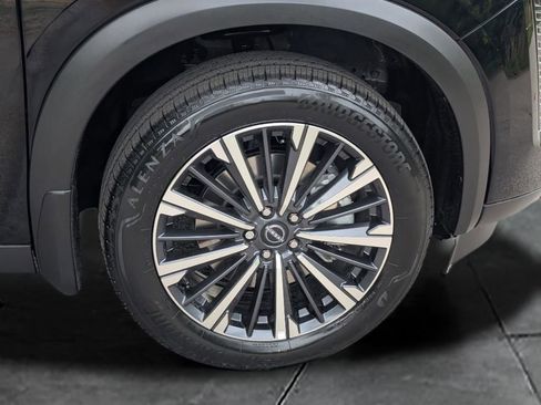 New 2026 Nissan Pathfinder Platinum FWD image 11