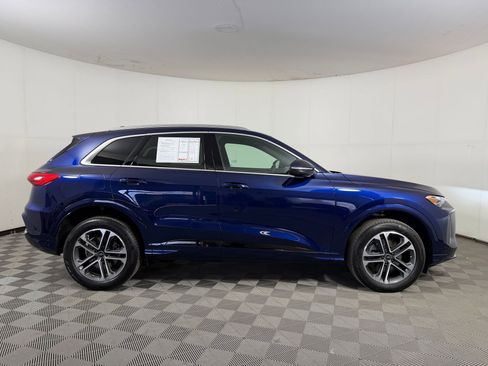 Used 2025 Audi Q5 Premium w/ Convenience Package AWD/4WD image 8