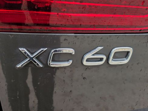 Used 2025 Volvo XC60 B5 Plus image 13