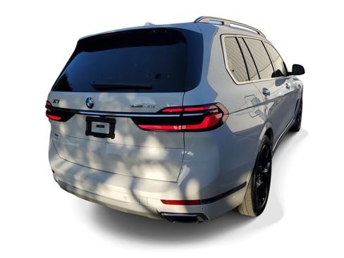 Used 2025 BMW X7 xDrive40i w/ Executive Package AWD/4WD image 4