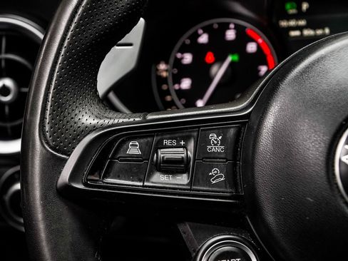 Used 2023 Alfa Romeo Stelvio Veloce image 33