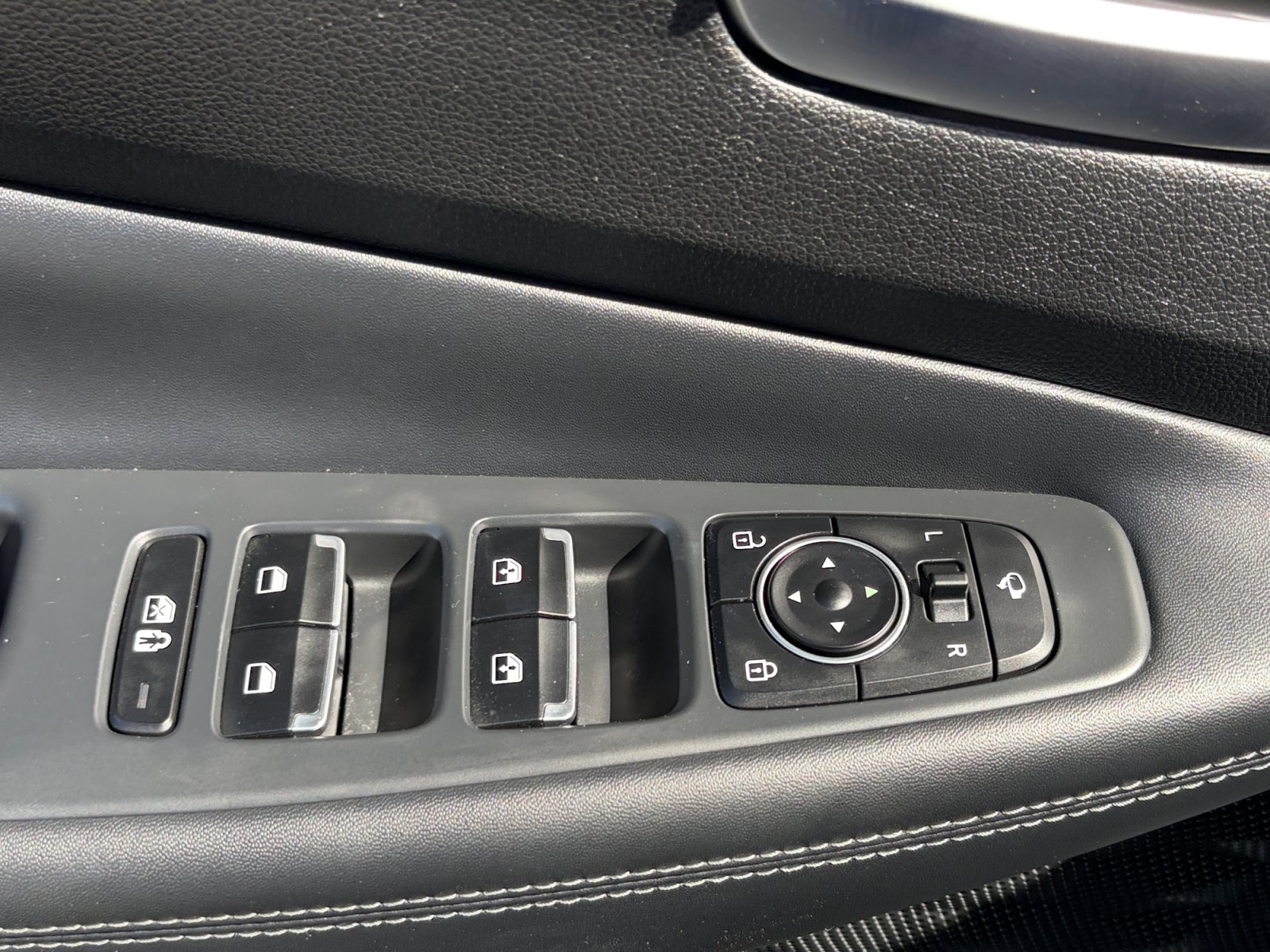 Used 2023 Hyundai Santa Fe Limited AWD/4WD image 13