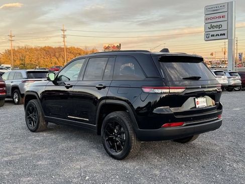 New 2025 Jeep Grand Cherokee Altitude AWD/4WD image 21