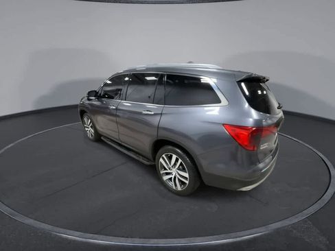 Used 2018 Honda Pilot Touring image 9