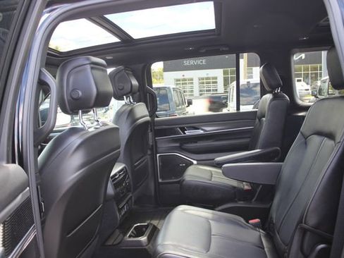 Used 2023 Jeep Wagoneer Series II AWD/4WD image 25