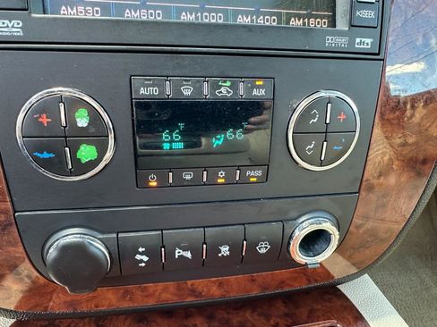 Used 2007 Chevrolet Tahoe LTZ w/ LTZ Preferred Equipment Group AWD/4WD image 67