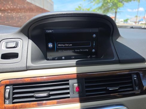 Used 2014 Volvo XC70 3.2 FWD image 40