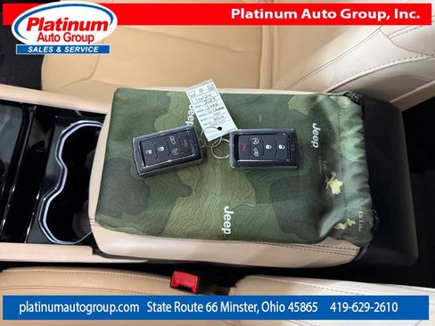 Used 2023 Jeep Grand Cherokee Limited AWD/4WD image 24