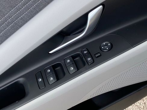 New 2026 Hyundai Elantra Limited FWD image 21