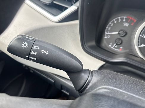 Used 2020 Toyota Corolla LE image 16