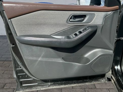 Used 2021 Nissan Rogue S image 10