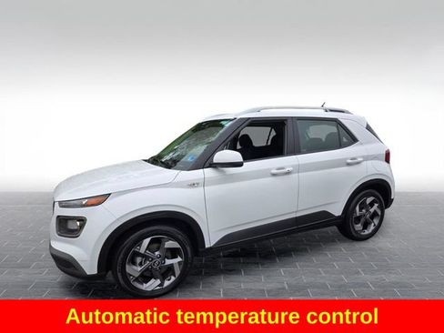 Used 2025 Hyundai Venue SEL FWD image 4