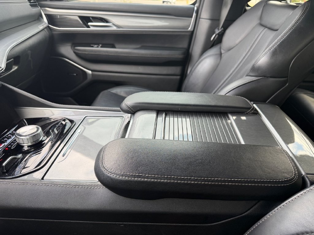 Used 2022 Jeep Wagoneer Series III AWD/4WD image 29