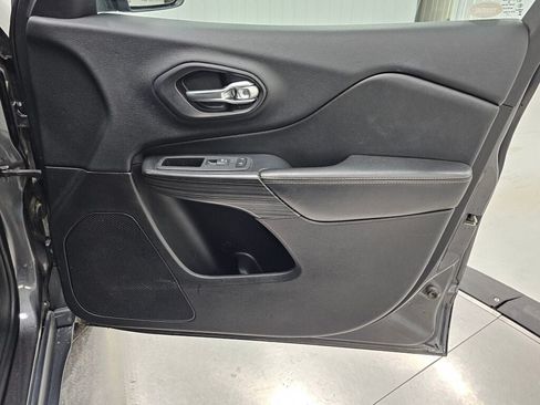 Used 2015 Jeep Cherokee Limited AWD/4WD image 29