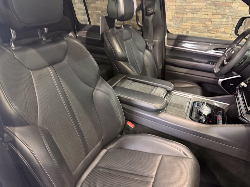 Used 2022 Jeep Wagoneer Series III w/ Premium Group I AWD/4WD image 32