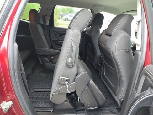 Used 2017 Chevrolet Traverse LT image 33