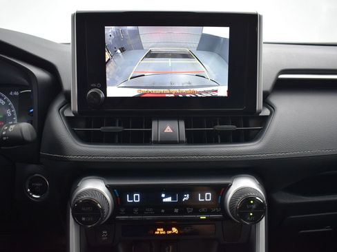 Used 2025 Toyota RAV4 XLE AWD/4WD image 15